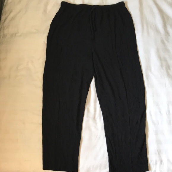 Laura Canadian made black drawstring waist pajama style crinkly pants EUC - Picture 2 of 5